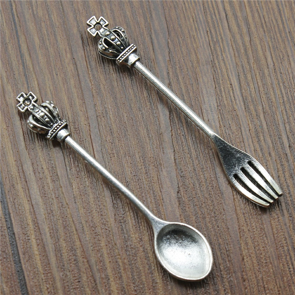 Vintage Collectible Spoons - 10 Chiếc Cổ Màu Bạc Thái